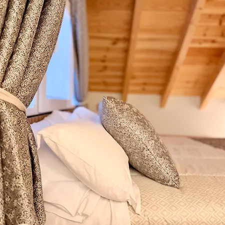 Housing Reina Y Santa *