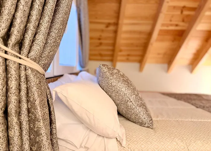 Housing Reina Y Santa *